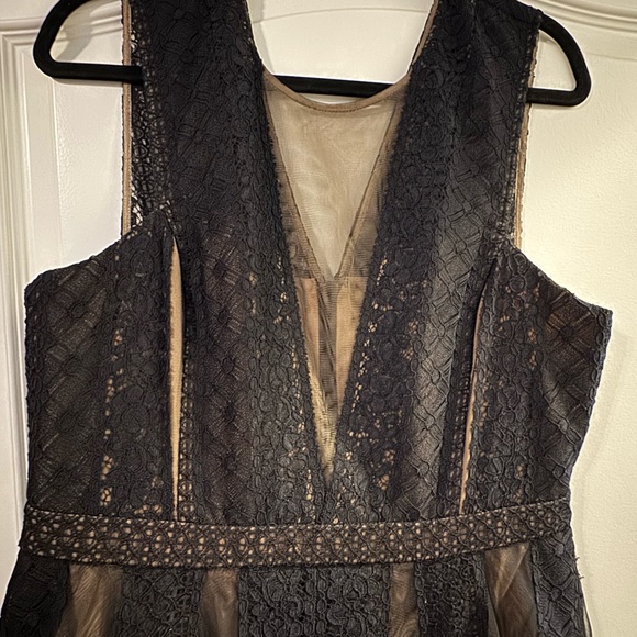 BCBG Andi Lace Dress in black - Picture 7 of 11